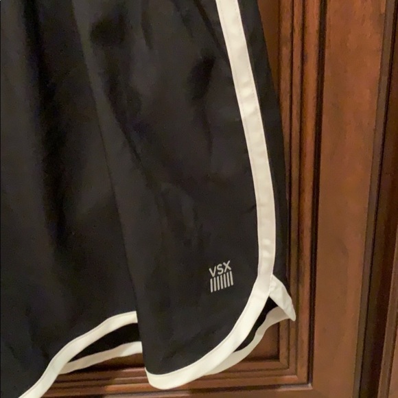Victoria Secret Sport Shorts Medium - Picture 2 of 3